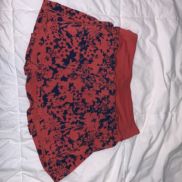 Lululemon skirt - Picture 1 of 4